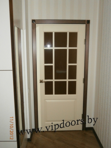 classical-door-white-in-interior-furnish-with-a-tinted-platband.jpg
