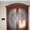classic-arched-doors-with-stained-glass-windows-in-the-interior-www.vipdoors.by.jpg