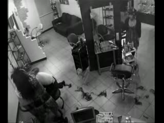 Скрытая камера в салоне красоты. подглядывание