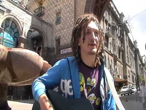 Русский парень Максим -классно поёт, играет на гитаре/21.07.2013/