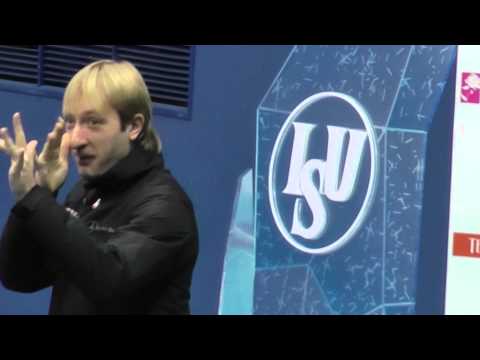 Евгений Плющенко перед тренировкой 23.12.2013 Сочи ЧР