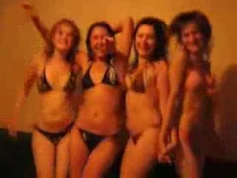 Девки  отдыхают в бане! видео. класс!