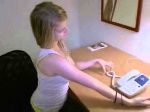 Девушка облизывает всё подряд